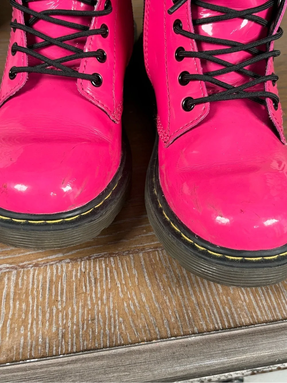 DR MARTENS DELANEY HOT PINK PATENT LAMPER BOOTS JUNIOR GIRLS SIZE 2